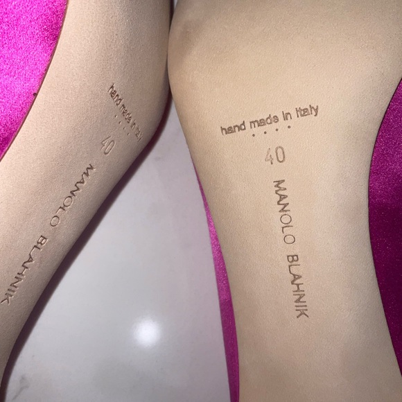 Manolo Blahnik Hangisi Pumps with Crystal Embellishment NWT - Picture 9 of 12